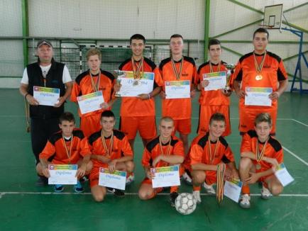 Tinerii sportivi de la Tengo Salonta au dominat Campionatul Naţional de fotbal-tenis juniori